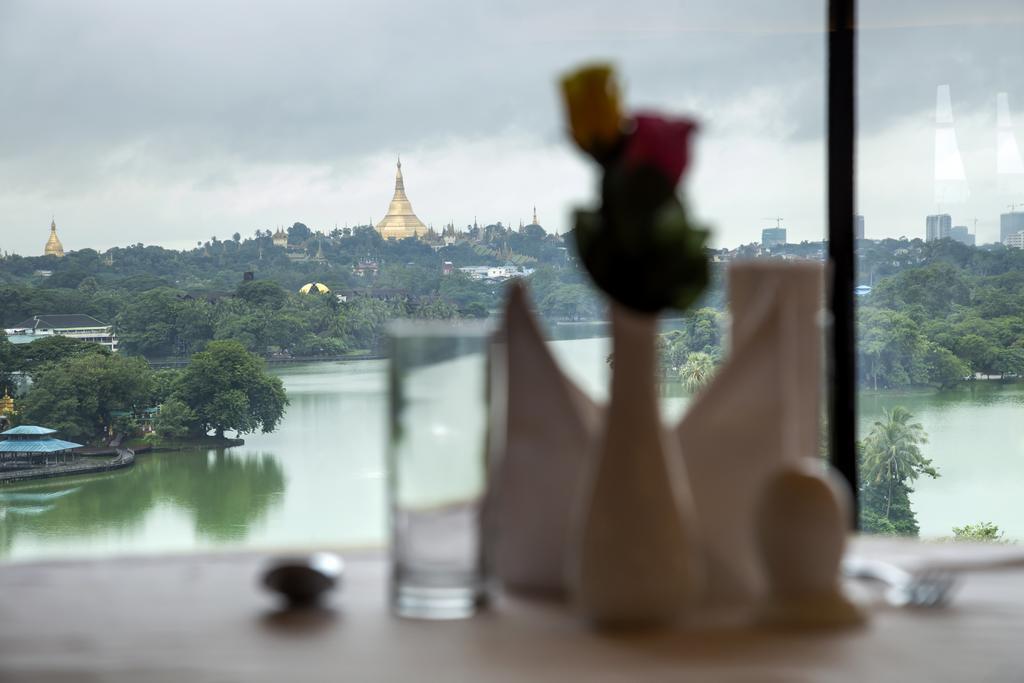 Esperado Lake View Hotel Γιανγκόν Εξωτερικό φωτογραφία