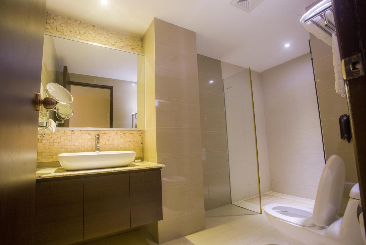 Esperado Lake View Hotel Γιανγκόν Εξωτερικό φωτογραφία