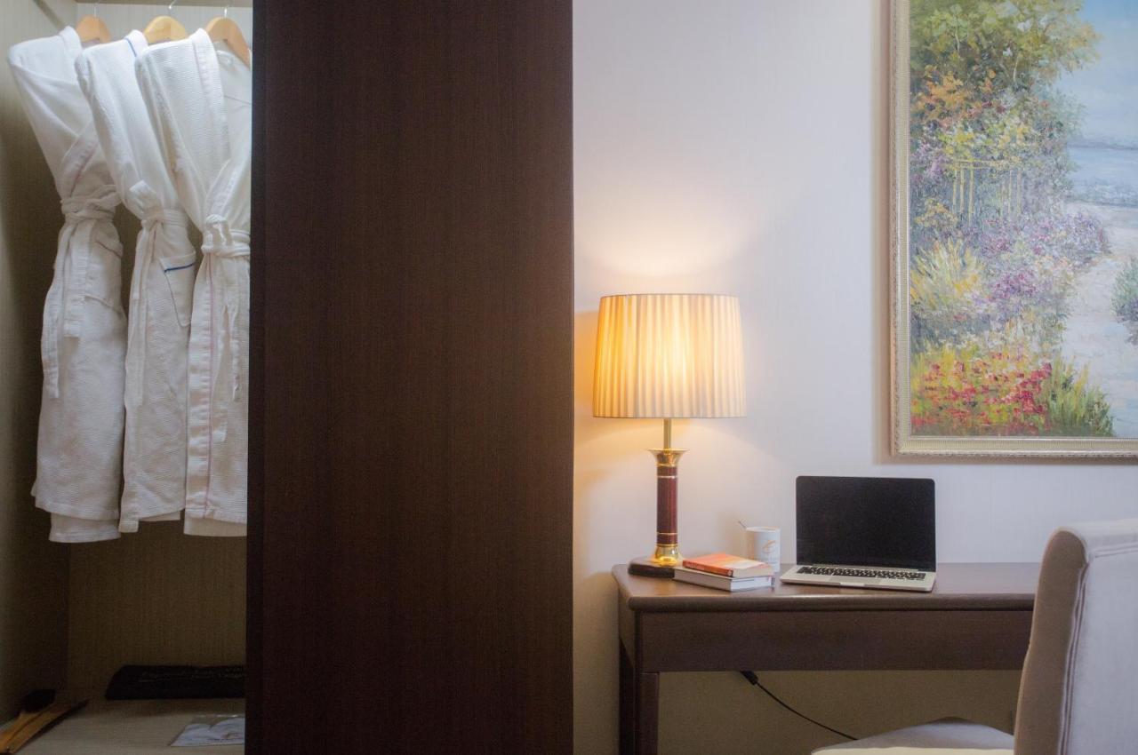 Esperado Lake View Hotel Γιανγκόν Εξωτερικό φωτογραφία